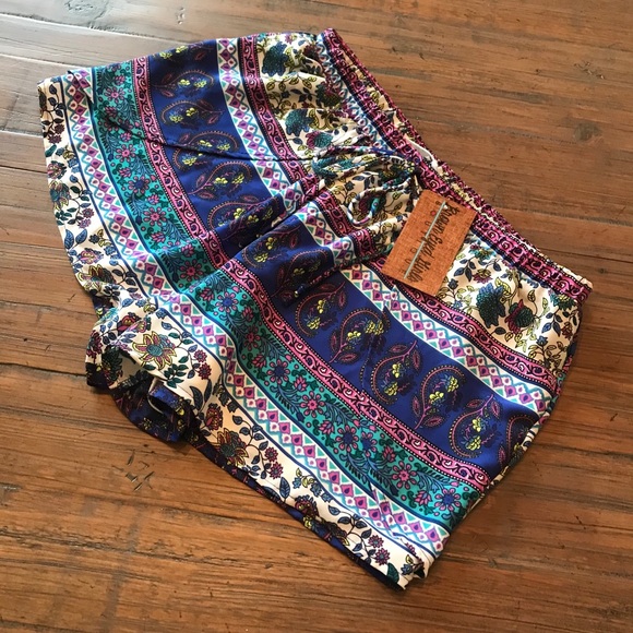 NWT Peach Love size M paisley & floral shorts - Picture 2 of 13